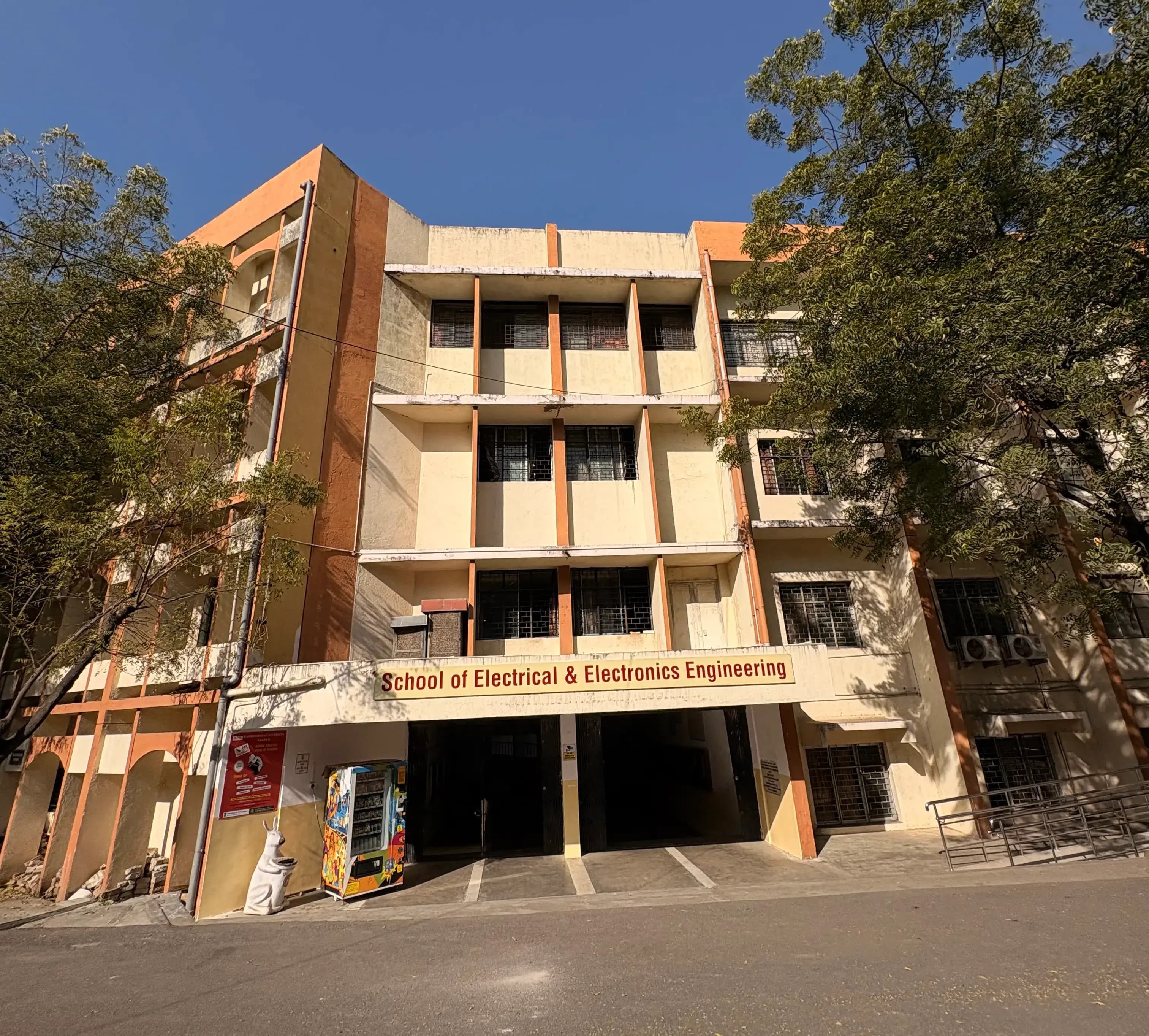 Ramdeobaba University Academic Building photo 5